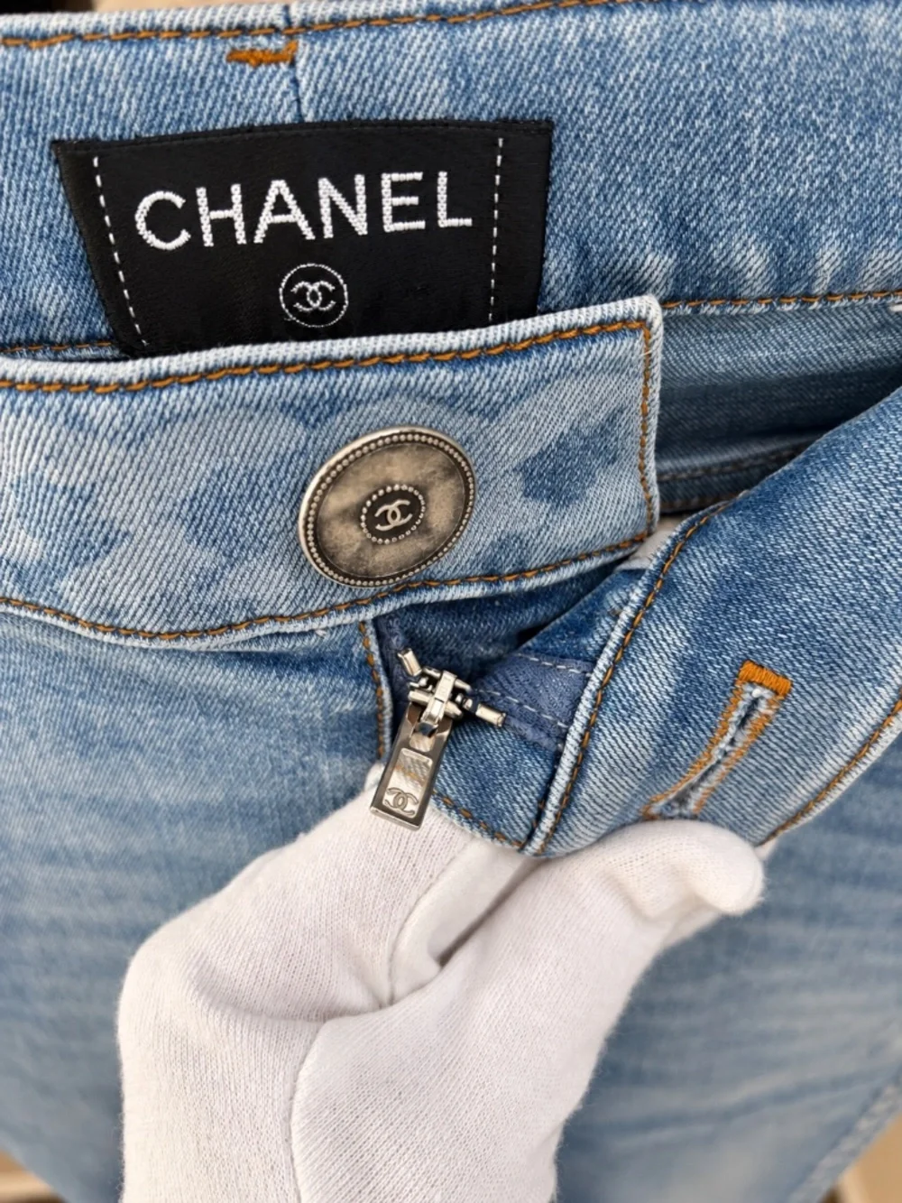 CHANEL ⚠️ hanger